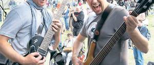 Gitarrengötter. Die „Roompilots“ aus Berlin spielten am Wasserturm.