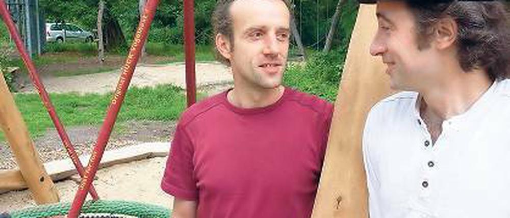 Gegen Gummi. Andrè Falk (l.) und Daniel Zeller von der Westkurve.