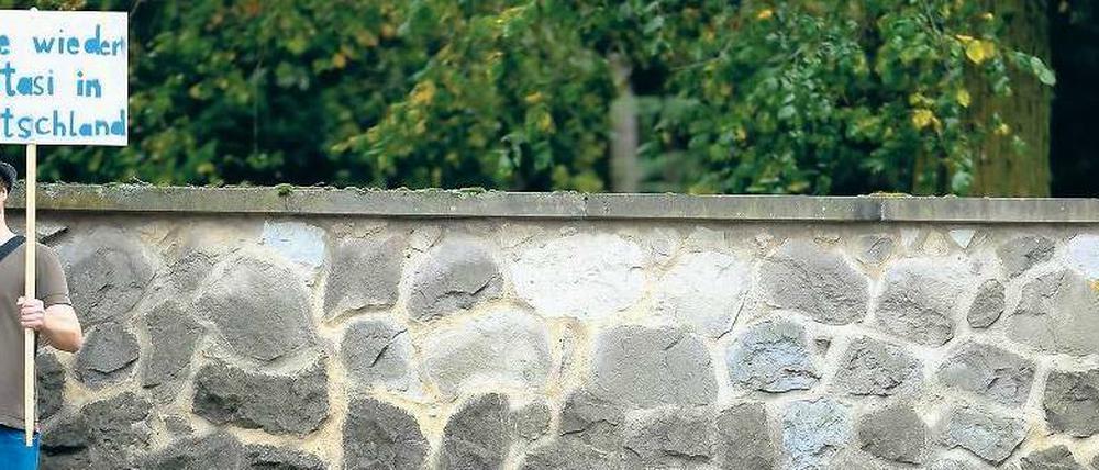 Gegenwart der Vergangenheit. Dieser Demonstrant begleitete 2009 die Sondierungsgespräche für eine rot-rote Koalition.