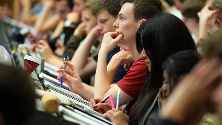 Für die Zulassung zum BWL-Masterstudium an der Universität Potsdam sollen es in Zukunft keine Beschränkung durch Noten geben.