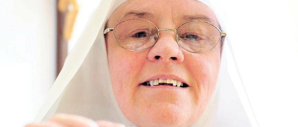 Himmlisch. Schwester Theresia will Hostien für den Papst backen.