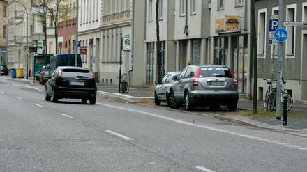 Unfalort. Hier wurde die Frau nach dem Sturz überfahren.