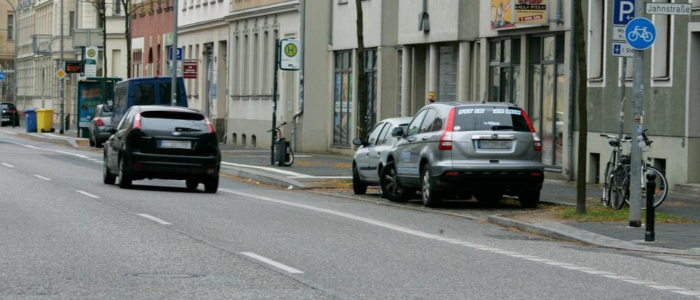 Unfalort. Hier wurde die Frau nach dem Sturz überfahren.