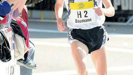 Dieter Baumann, 46, gehört zu den bisher erfolgreichsten deutschen Langstreckenläufern, über 5000 Meter wurde er 1992 Olympiasieger. Seine Karriere beendete er 2003.