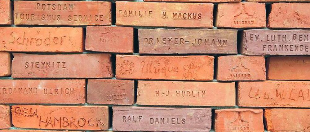 Eigener Name an der Garnisonkirche. Potsdamer Bauprojekte suchen Spender.