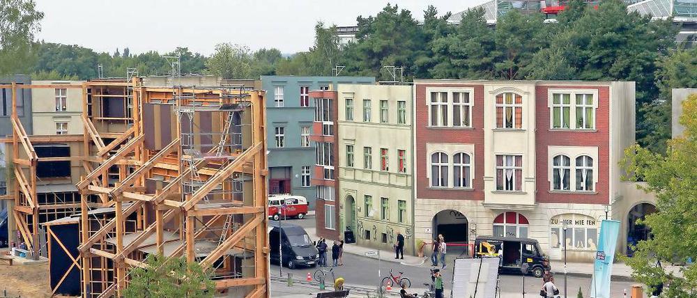Außenset der RTL-Fernsehserie GZSZ im Filmpark Potsdam-Babelsberg.