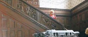Das Dröhnen der Macht. Der 16-Zylinder-Bugatti-Motor verbunden mit einer Licht- und Toninstallation der bulgarischen Künstlerin Mariana Vassileva im Schloss Marquardt.