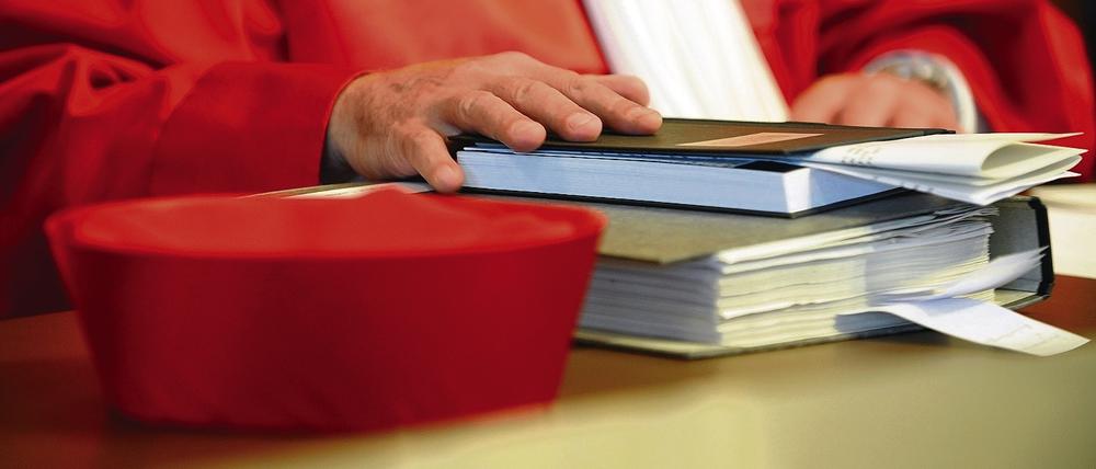 Auf Herz und Nieren. Der Zweite Senat des Bundesverfassungsgerichts nimmt die Zuständigkeiten der EU unter die Lupe.