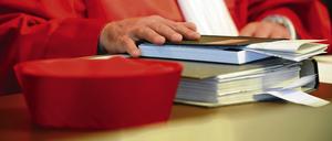 Auf Herz und Nieren. Der Zweite Senat des Bundesverfassungsgerichts nimmt die Zuständigkeiten der EU unter die Lupe.