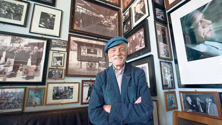 Die Erinnerung bleibt wach. Friedel Drautzburg, Chef der „Ständigen Vertretung“ am Schiffbauerdamm, hat die Wände seines Lokals mit Fotos, Plakaten und Zeitungsausschnitten aus der Bonner Hauptstadtzeit gepflastert. Einige hängen auch im Männerklo.