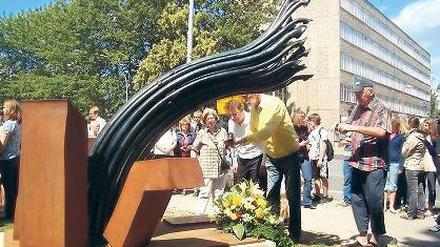 Stäbe, die im Bündel stärker sind: Das neue Denkmal in Teltow.