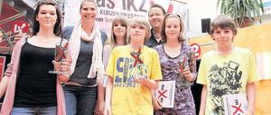 Ausgezeichnet. Sophie Bonsack, Jamie Schebsdat, Robin Wersich, Selina Möllendorf und Niklas Engelbrecht (v.l.). Hinten die Juroren A. Rau und S. Krumbiegel (v.l.).