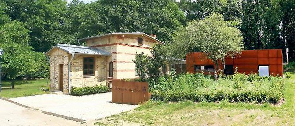 Gelungene Verbindung von Alt und Neu: Für die Radioaktivitätsmessstelle des Deutschen Wetterdienstes auf dem Telegrafenberg wurde ein altes Bediensteten-Haus umgebaut und ein Neubau mit einer Fassade aus wetterfestem Baustahl errichtet.