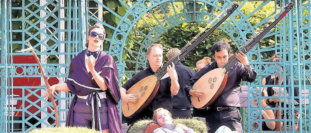 Verwirrung im Gartensalon. Die Junge Barockoper Sanssouci mit Giovanni Alberto Ristoris Oper „Calandro“ am Neuen Palais.
