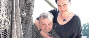 Besonderer Fisch im Netz. Potsdams Fischer Mario Weber ist eine Fischersfrau ins Netz gegangen. Seit fünf Jahren sind die beiden Binnenfischer ein Paar.