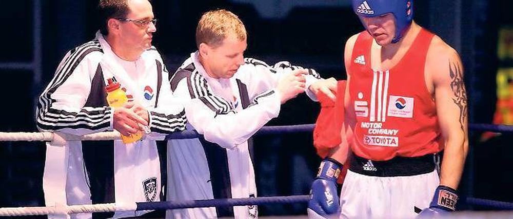 Alles beim Alten. Motor-Manager Ralph Mantau (l.) kann auch in der kommenden Saison auf die Unterstützung des litauischen Meisters Vitalius Subacius (rechts) und seines Trainers Vidas Bruzas bauen.