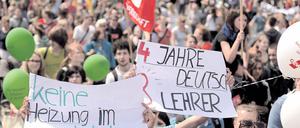 Schüler, Lehrer und Eltern demonstrierten für bessere Bildungschancen.