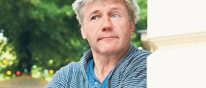 Eigentlich ist er medienschau. Doch für die Lesung auf dem Theaterschiff lässt er sich auch mal auf Journalisten ein.