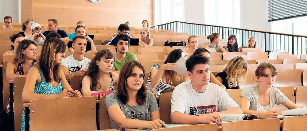 Vertane Chancen. Sollten dem Wissenschaftsbereich tatsächlich 27 Millionen Euro gestrichen werden, dürfte es auch an der Universität Potsdam bald wieder freie Plätze in den Hörsälen geben.