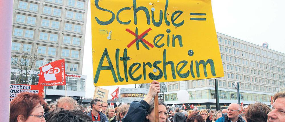 Schule auf der Straße. Die Demonstration am Donnerstag beginnt um 12.30 Uhr am Rosa-Luxemburg-Platz und führt zum Brandenburger Tor.