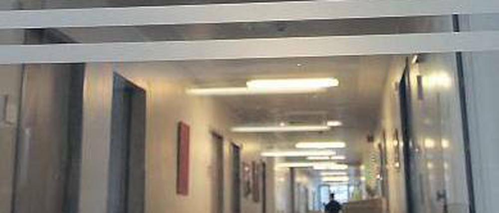 Abgeschirmt. Im Potsdamer Klinikum Ernst von Bergmann werden Ehec-Patienten betreut. Jetzt hat es möglicherweise den ersten Todesfall gegeben.