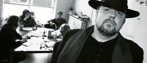 Stein des Anstoßes: Harald Ehlert, der Gesellschafter der Treberhilfe im Büro in der Yorckstraße.