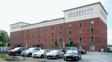 Der Schinkelspeicher: Ein Eigentümer einer der Luxuswohnungen in dem sanierten Haus klagt auf Rückabwicklung seines Kaufvertrags. In dem Haus sind unter anderem geringe Mengen des Schadstoffs DDT nachgewiesen worden, dazu gibt es Ungziefer.