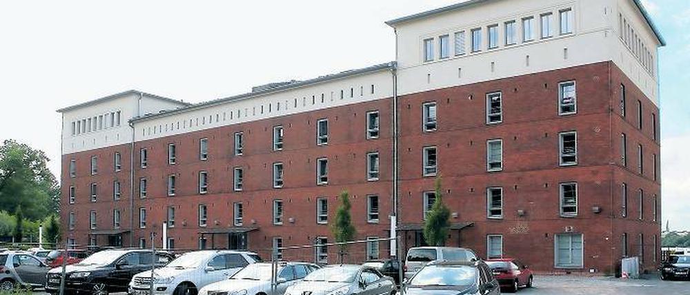 Der Schinkelspeicher: Ein Eigentümer einer der Luxuswohnungen in dem sanierten Haus klagt auf Rückabwicklung seines Kaufvertrags. In dem Haus sind unter anderem geringe Mengen des Schadstoffs DDT nachgewiesen worden, dazu gibt es Ungziefer.