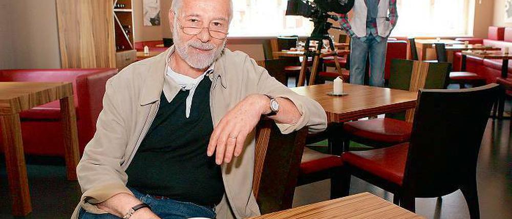 Vom Film. Jörg Weiland war Kameramann und Unternehmer, mit seiner Restaurant-Bar „Klappe“ in den Babelsberger Park Studios betritt er jetzt berufliches Neuland. Sein Chefkoch Arne Halit will täglich ab 18 Uhr Gourmetküche anbieten.