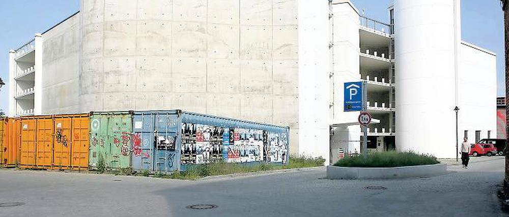 Grau und leer. Hier wünschen sich manche eine bunte Kletterwand.