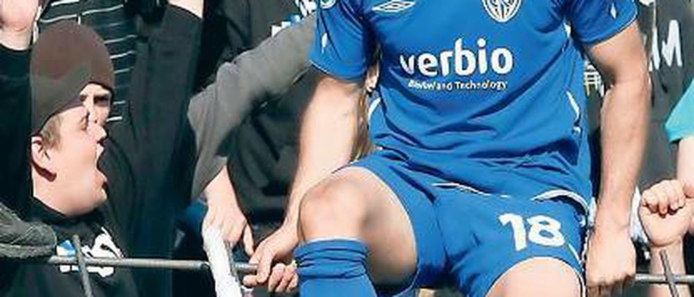 Torschütze und Freudentaumel. Anton Makarenko traf seit dem 2:1 bei Bayern München II viermal, der SVB blieb sieben Spiele ohne Niederlage – Babelsbergs Fans jubeln.