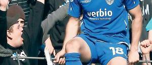 Torschütze und Freudentaumel. Anton Makarenko traf seit dem 2:1 bei Bayern München II viermal, der SVB blieb sieben Spiele ohne Niederlage – Babelsbergs Fans jubeln.