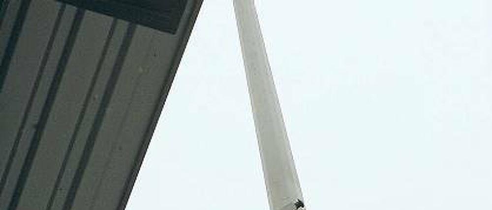 Wenig erhellend. Wer ist für die Havarie des Flutlichts verantwortlich? Wer muss dafür bezahlen? Wurde regelmäßig gewartet? Das fragen sich die Stadtverordneten.