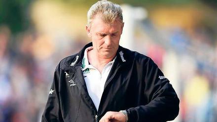 Zufrieden trotz Niederlage. Babelsbergs Trainer Dietmar Demuth sah „eine hochinteressante Partie“ und hätte gern etwas Zählbares auf die lange Rückfahrt mitgenommen.