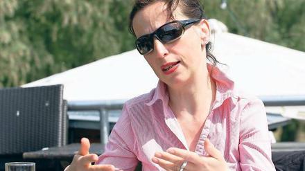 Entspannt. Paula E. Paul genießt die festen Strukturen, die ihr am Theaterschiff die Arbeit zur Erholung machen.