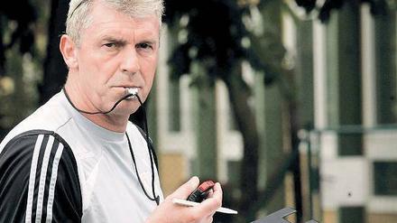 Dietmar Demuth (56) ist seit Oktober 2007 Cheftrainer und inzwischen auch Sportlicher Leiter des SV Babelsberg 03, den er 2010 in die 3. Fußball-Liga führte.
