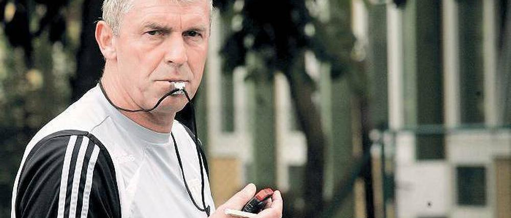 Dietmar Demuth (56) ist seit Oktober 2007 Cheftrainer und inzwischen auch Sportlicher Leiter des SV Babelsberg 03, den er 2010 in die 3. Fußball-Liga führte.