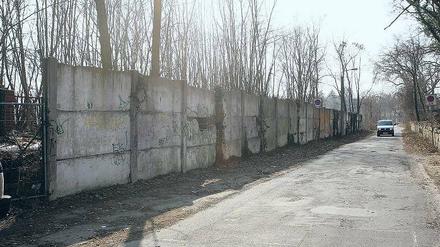Steinerne Zeugen. Reste der DDR-Grenzanlagen auf Potsdamer Territorium befinden sich unter anderem in der Bertinistraße.
