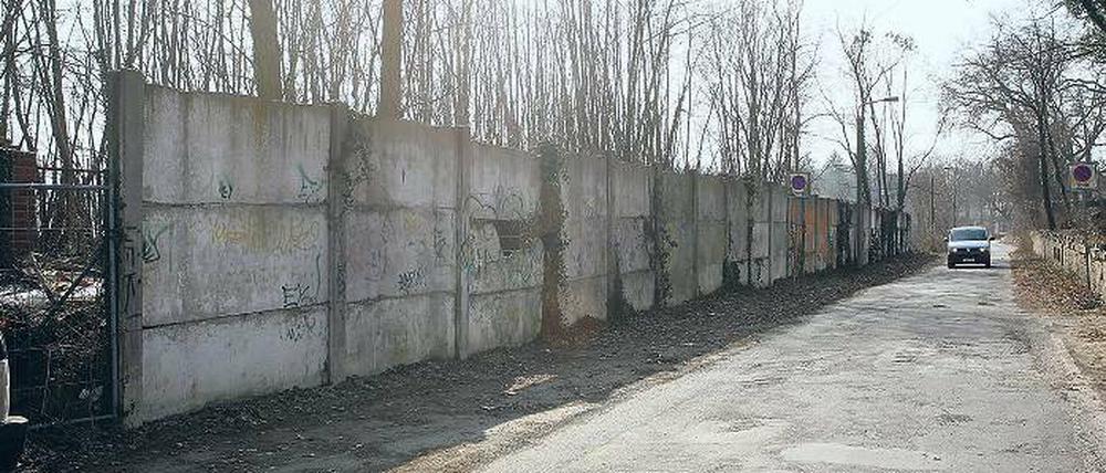 Steinerne Zeugen. Reste der DDR-Grenzanlagen auf Potsdamer Territorium befinden sich unter anderem in der Bertinistraße.