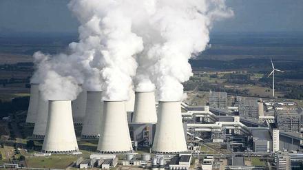 Kohle für die Kohle. Vattenfall will bis 2015 einen der Blocks des Kraftwerks Jänschwalde auf CCS umrüsten.