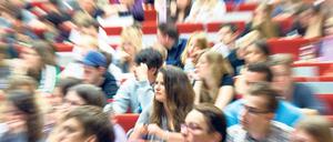 Unter Druck. Diplom- und Magisterstudenten müssen sich nun beeilen, um ihren Abschluss noch machen zu können.