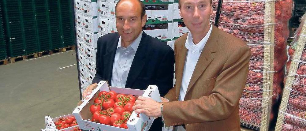 Im Team. Bernd Raeuber und Gerrit van Schoonhoven im Fruchthof Groß Kreutz.