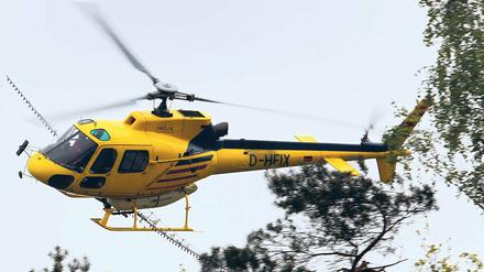 Im Einsatz gegen Raupen. Wie hier bei Ludwigslust wird auch in Mittelmark vom Hubschrauber aus gegen den Eichenprozessionsspinner gesprüht.