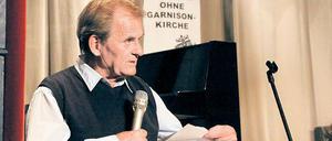 Walter Stagge: Kirche zur „Einstimmung auf den nächsten Waffengang“.