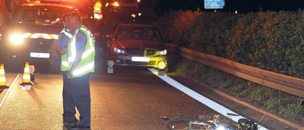 Zertrümmert. Das Fahrrad des 45-Jährigen lag am Fahrbahnrand.