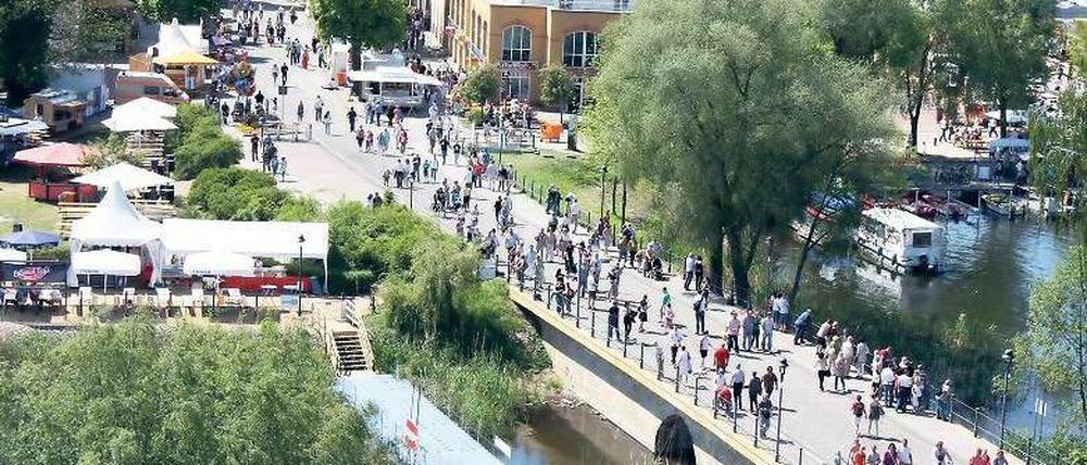 Gestern Nachmittag auf der Inselbrücke: Die für Notfälle neu eingerichtete Pontonbrücke wurde nicht gebraucht.