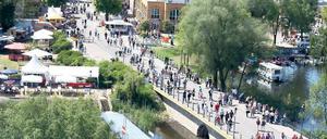Gestern Nachmittag auf der Inselbrücke: Die für Notfälle neu eingerichtete Pontonbrücke wurde nicht gebraucht.