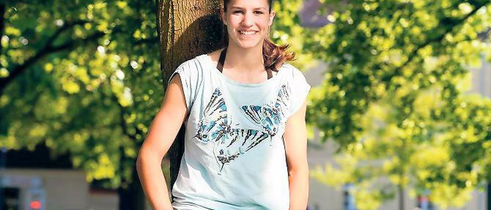 Vorfreude auf den Sommer. Chantal Laboureur, Außenangreiferin des Volleyball-Bundesligisten SC Potsdam, wechselt nach dem heutigen Saisonabschluss vom Spiel in der Halle zum Spiel auf Sand.