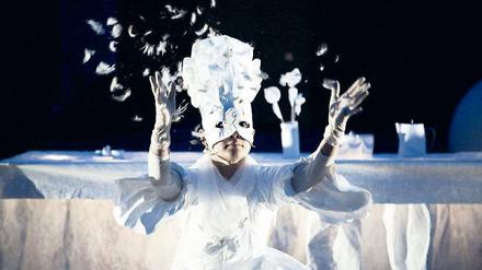 Wenn es Träume regnet. Das Bewegungstheater Nadi mit „Irrlichter der Nacht“.