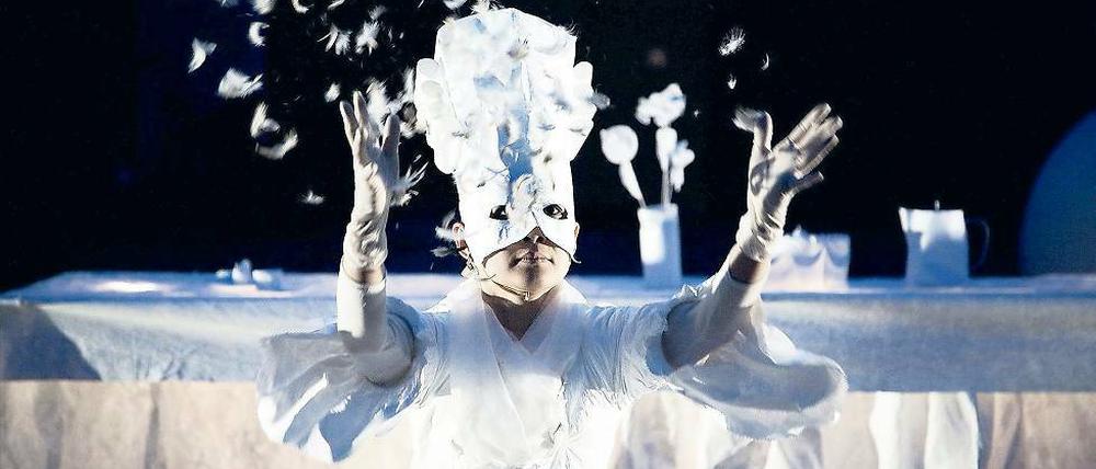 Wenn es Träume regnet. Das Bewegungstheater Nadi mit „Irrlichter der Nacht“.